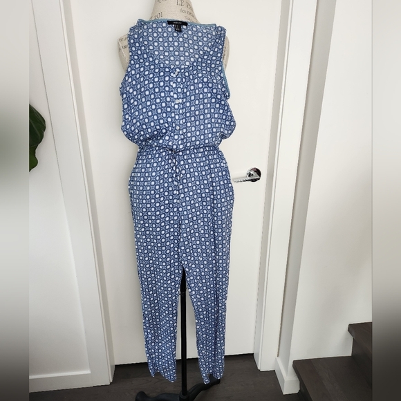 F21 Sleeveless Onesie Jumper Romper - Picture 1 of 9